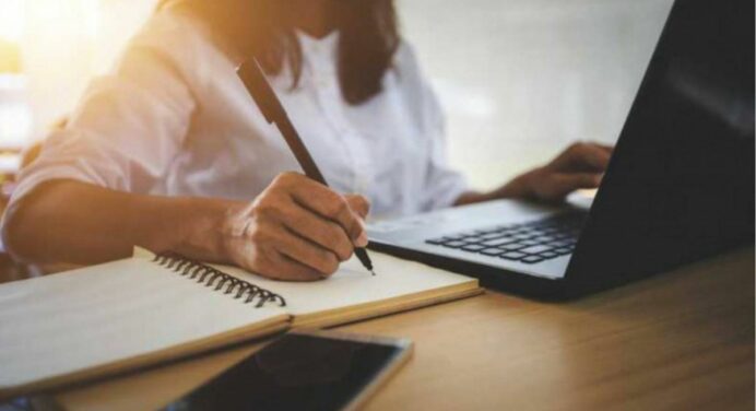 Diferenças entre cursos online e presenciais: qual é o melhor?